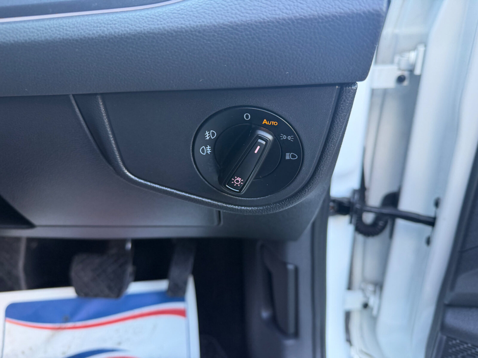 2020 Volkswagen Polo - image 9