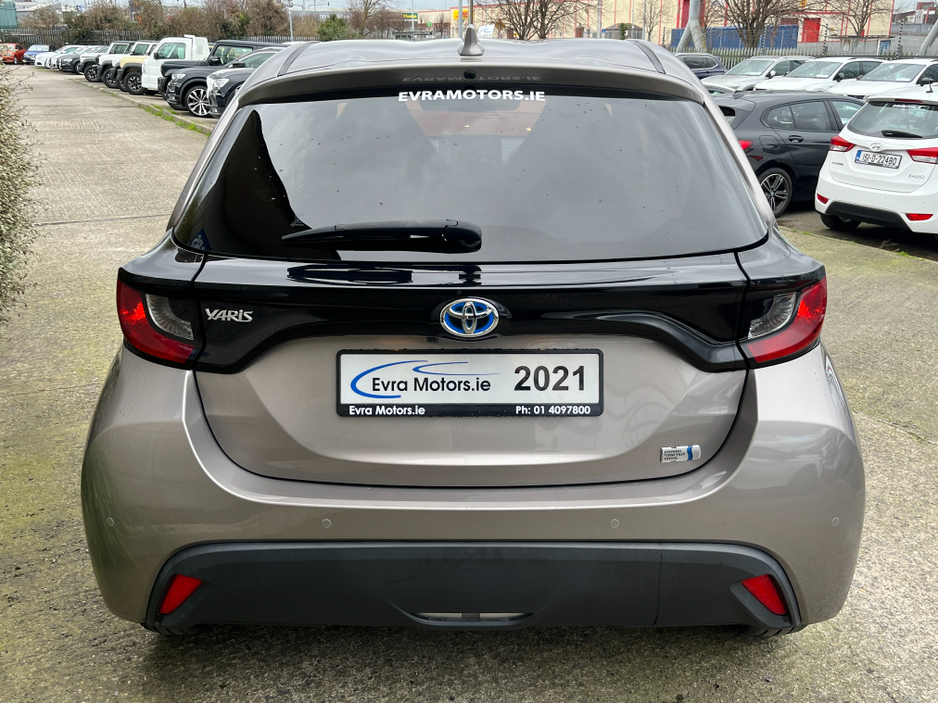 2021 Toyota Yaris - image 7