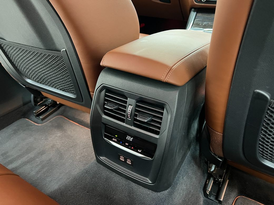 2021 BMW 3 Series - image 24