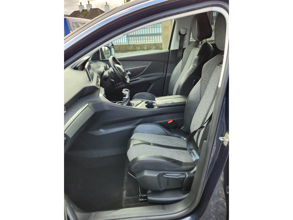 2018 Peugeot 5008 1.5 BlueHDi 130bhp Allure €18,945