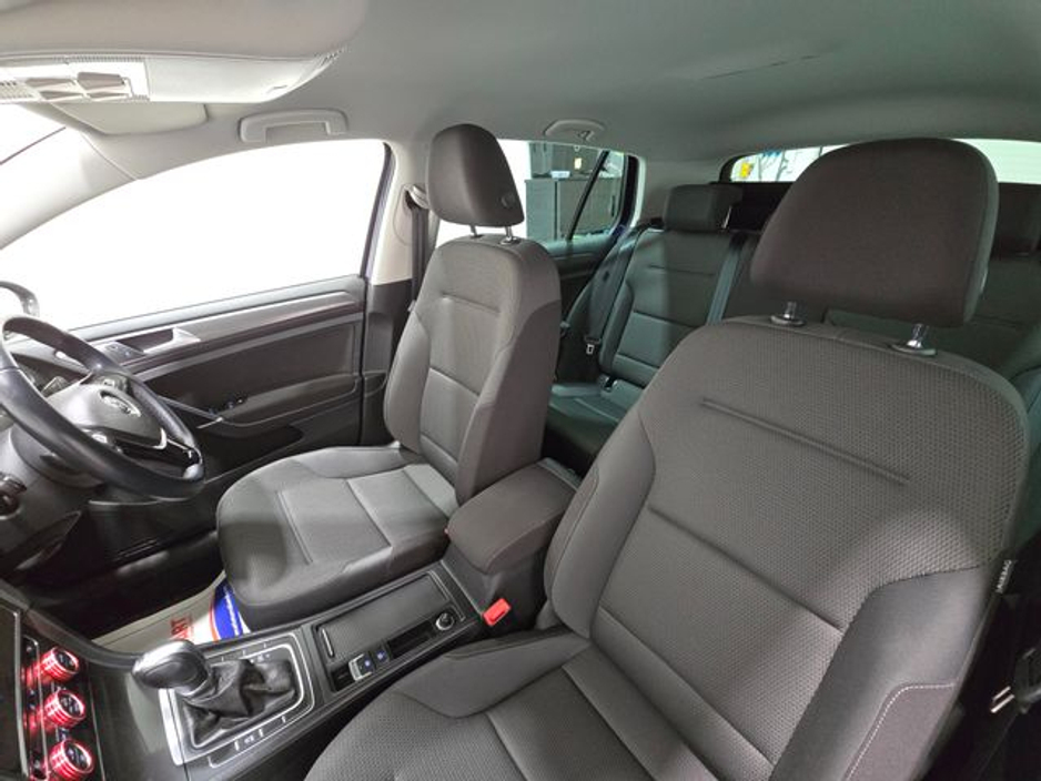 2019 Volkswagen Golf - image 19