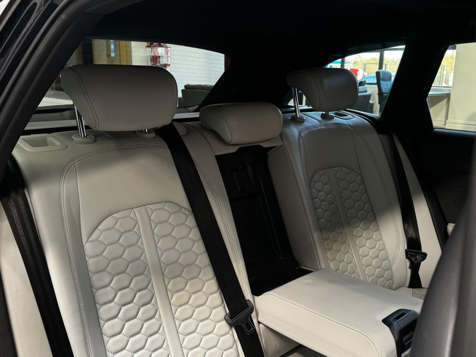 2022 Audi RS4 - image 34