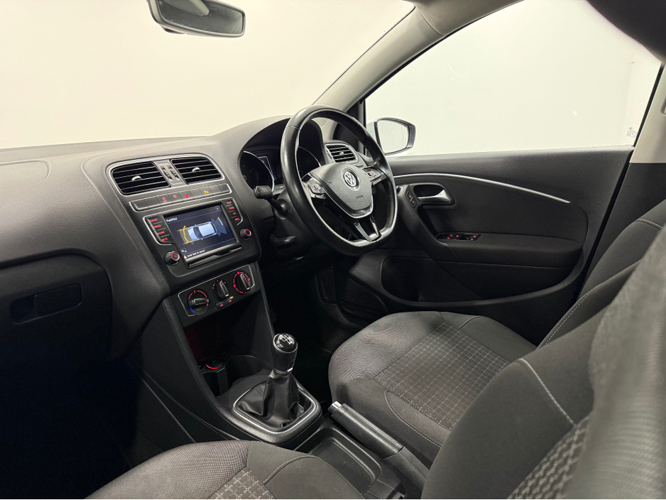 2017 Volkswagen Polo - image 15