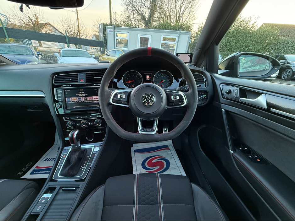 2016 Volkswagen Golf - image 18