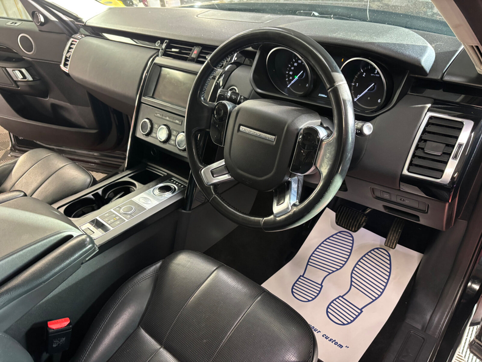 2019 Land Rover Discovery - image 8