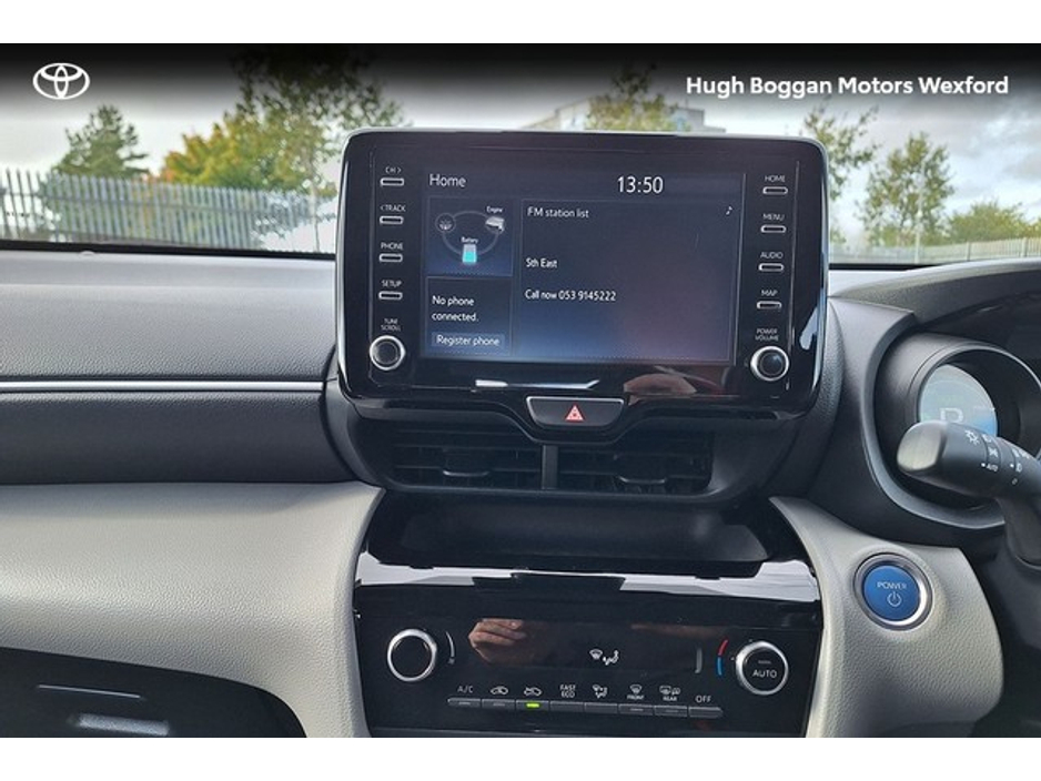 2023 Toyota Yaris Cross - image 11