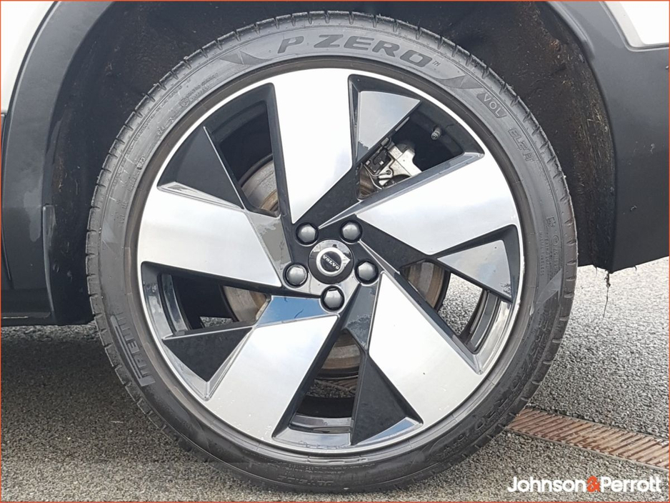 2025 Volvo EX40 82 kWh Extended Range Electric Ultra €49,900