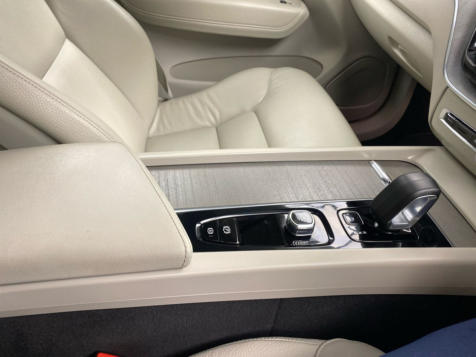 2023 Volvo XC60 2 YEARS VOLVO SELEKT WARRANTY T6 core PHEV 350hp €42,995