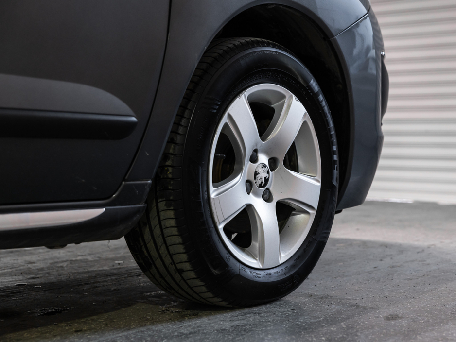 2016 Peugeot 3008 - image 11