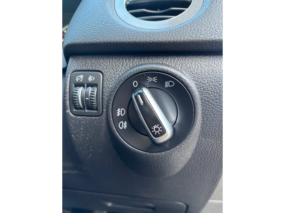 2014 Volkswagen Tiguan - image 23