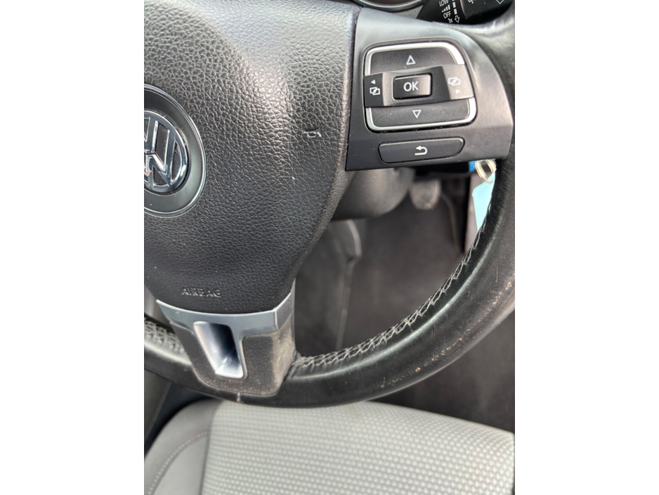 2010 Volkswagen Golf - image 25