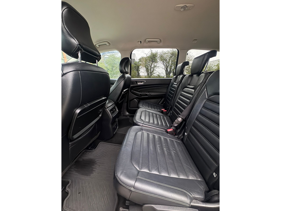 2017 Ford Galaxy - image 17