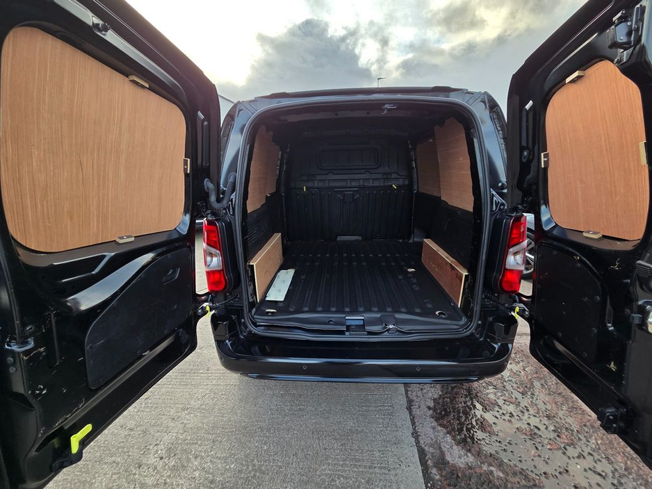 2022 Citroen Berlingo - image 9