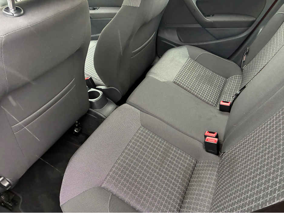 2014 Volkswagen Polo - image 13