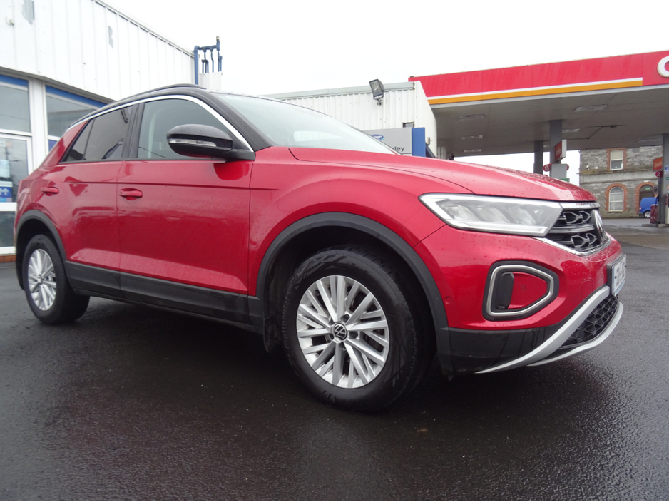 2023 Volkswagen T-Roc - image 6