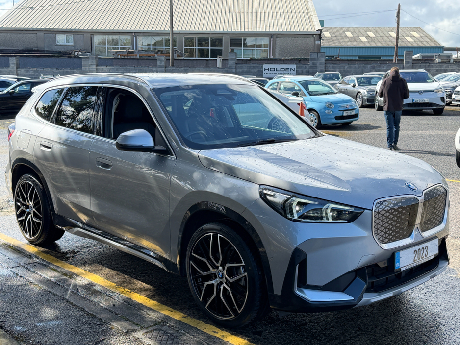 2023 BMW iX1 - image 6