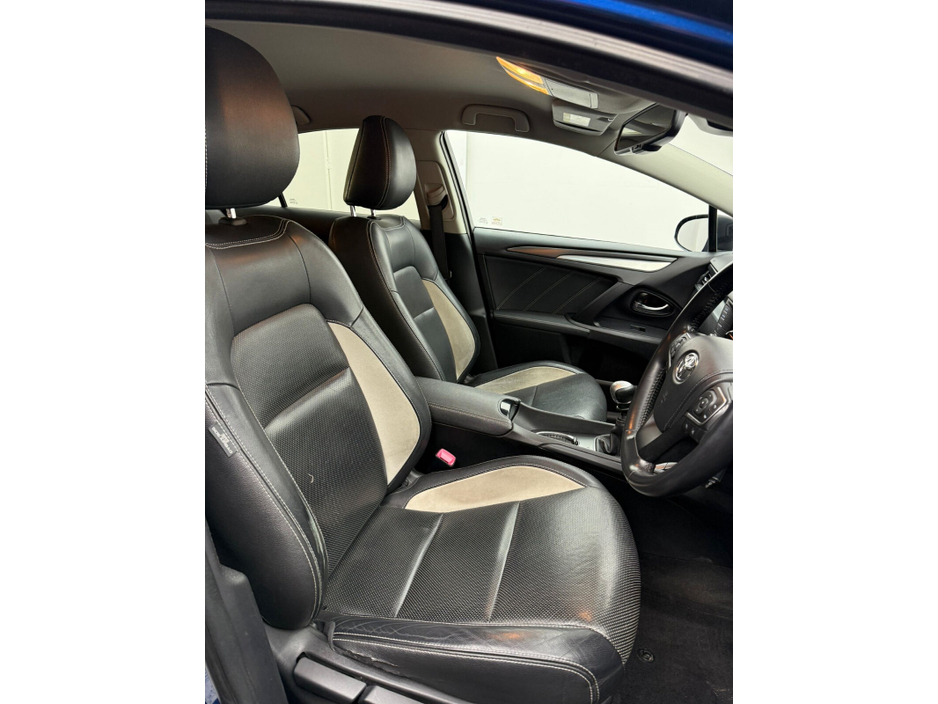 2016 Toyota Avensis - image 8