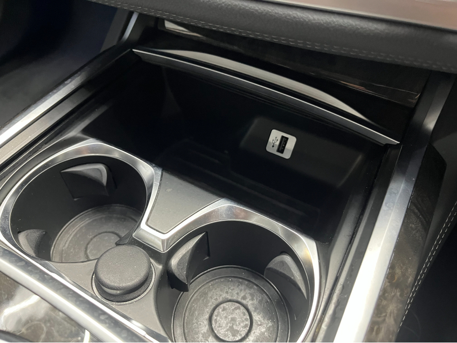 2016 BMW 7 Series - image 33