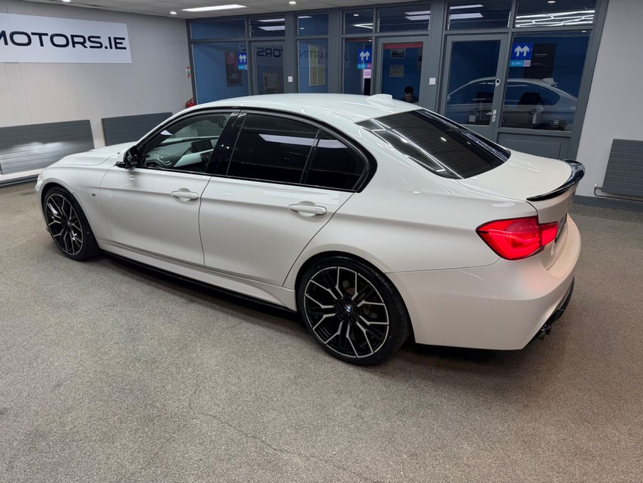 2017 BMW 3 Series - image 19