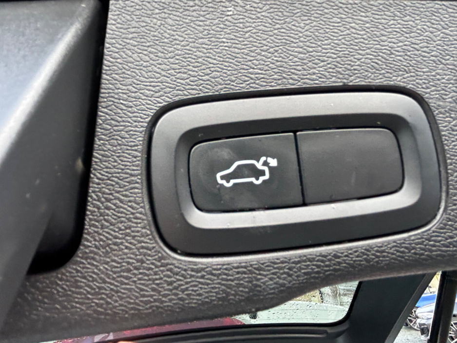 2020 Volvo XC60 - image 37