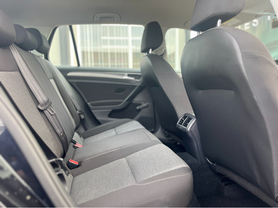 2014 Volkswagen Golf - image 13