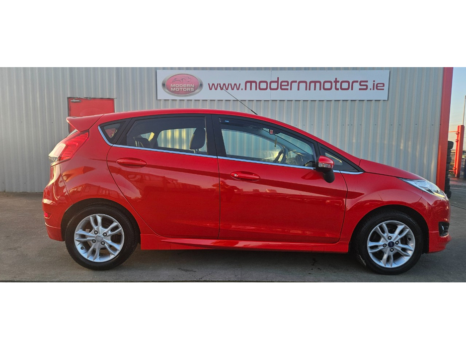 2015 Ford Fiesta - image 11