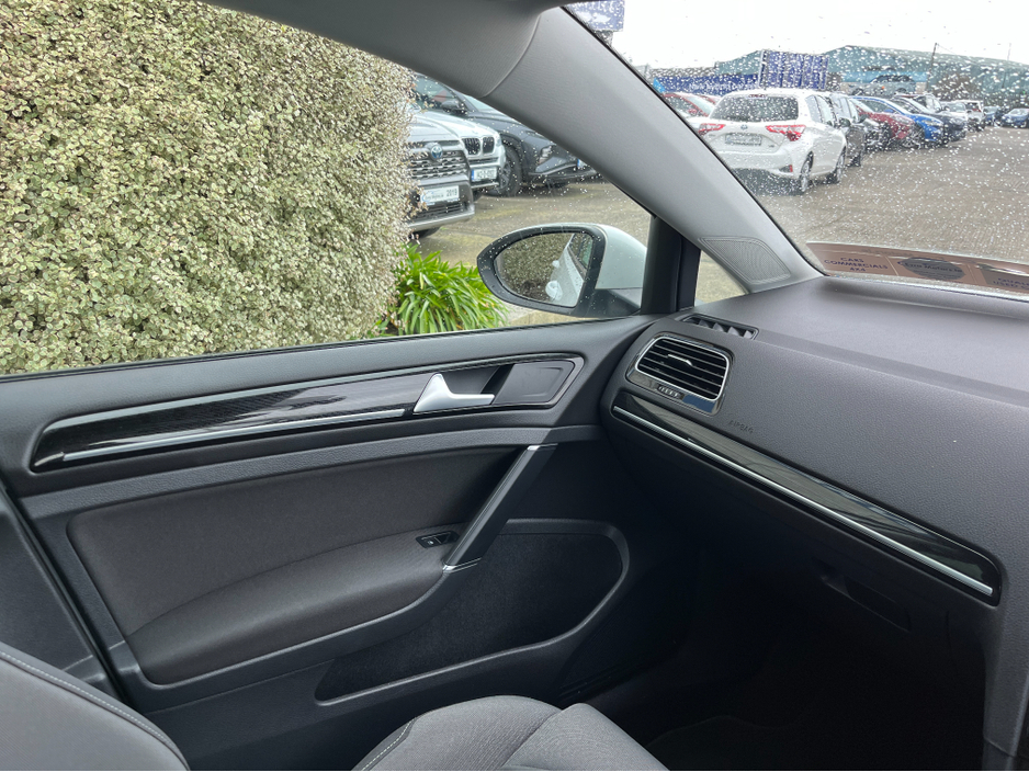 2018 Volkswagen Golf - image 14