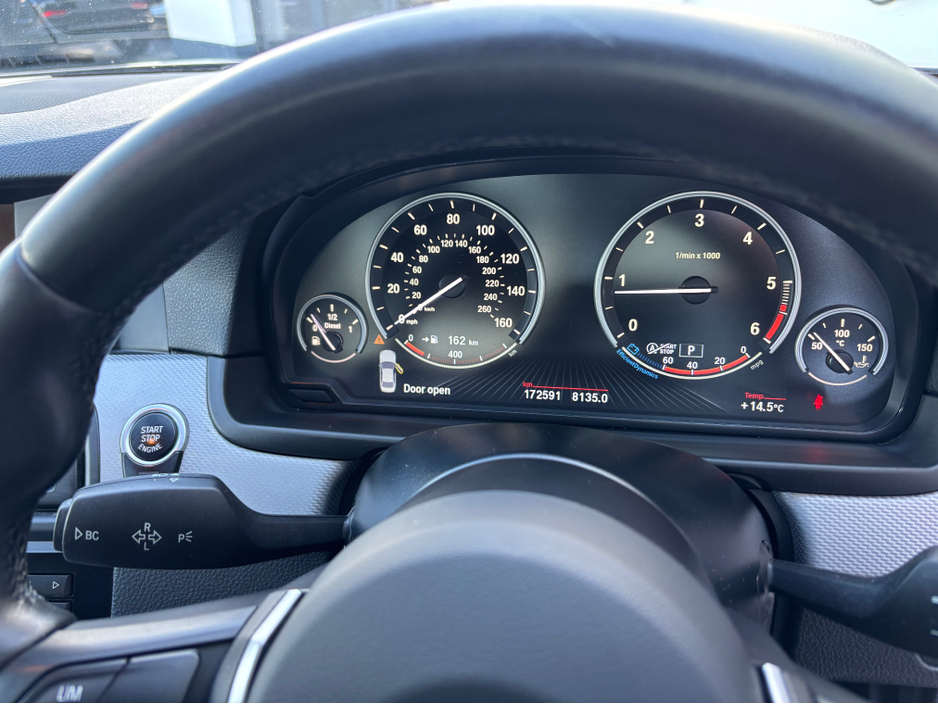 2016 BMW 5 Series - image 18