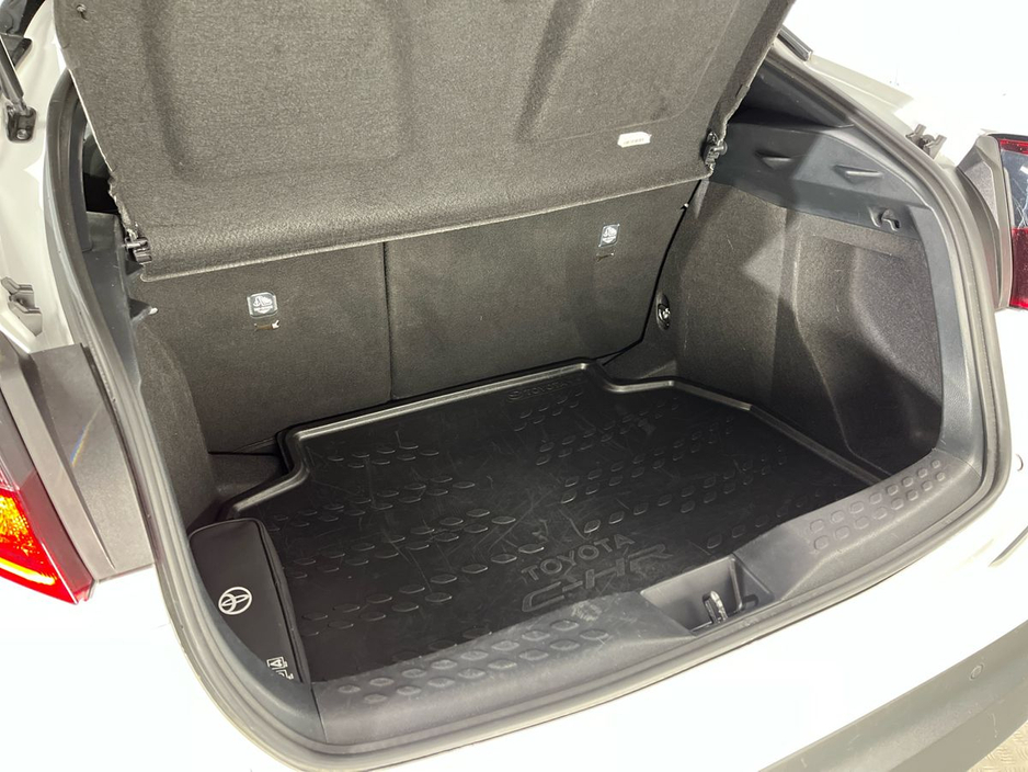 2022 Toyota C-HR - image 12