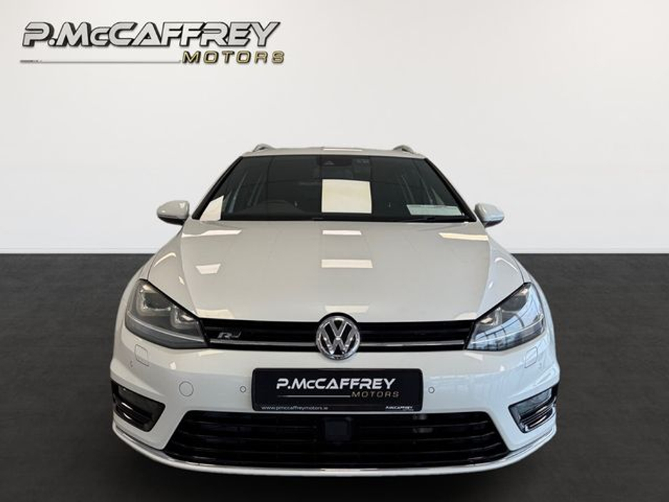 2015 Volkswagen Golf - image 2