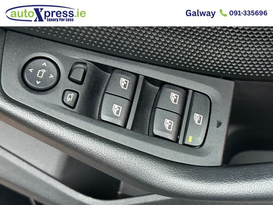 2020 BMW 1 Series - image 10