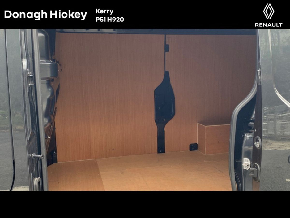 2024 Renault Trafic - image 10