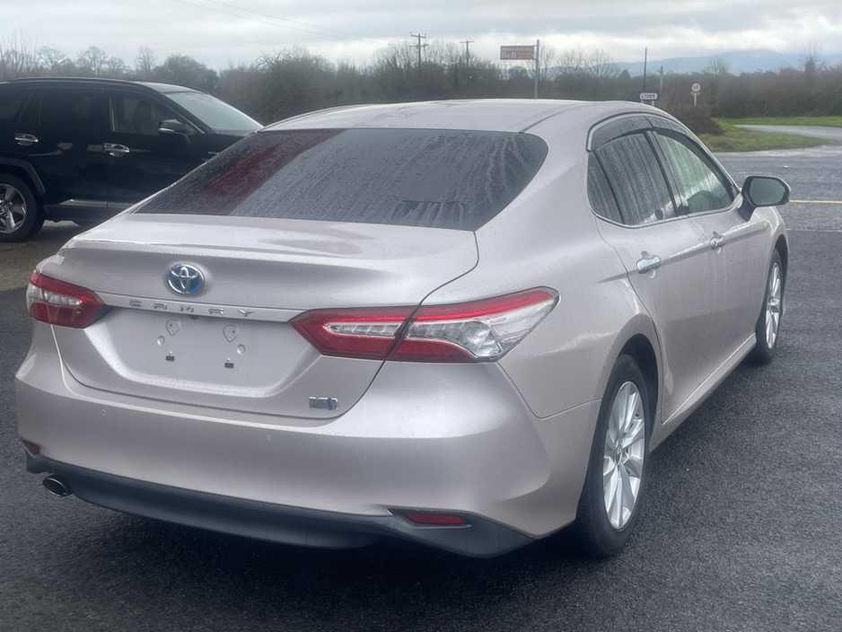 2019 Toyota Camry - image 7