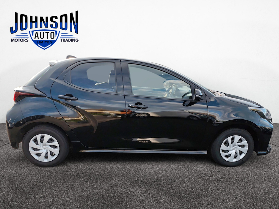 2020 Toyota Yaris - image 5