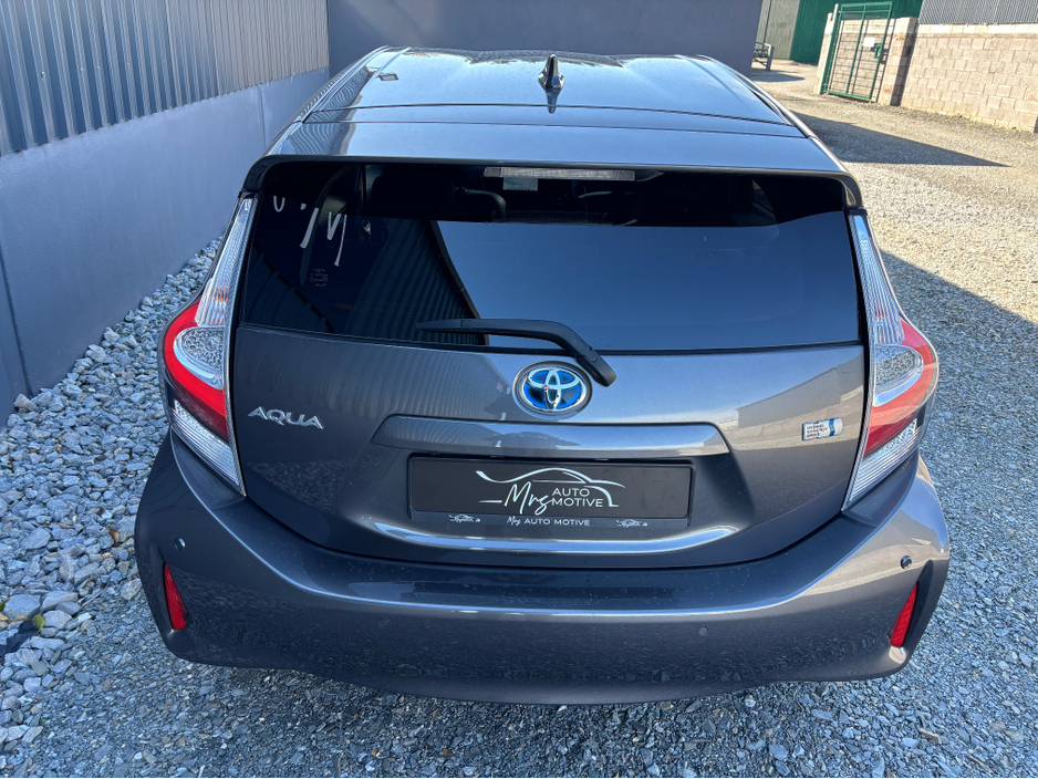 2018 Toyota Aqua - image 2