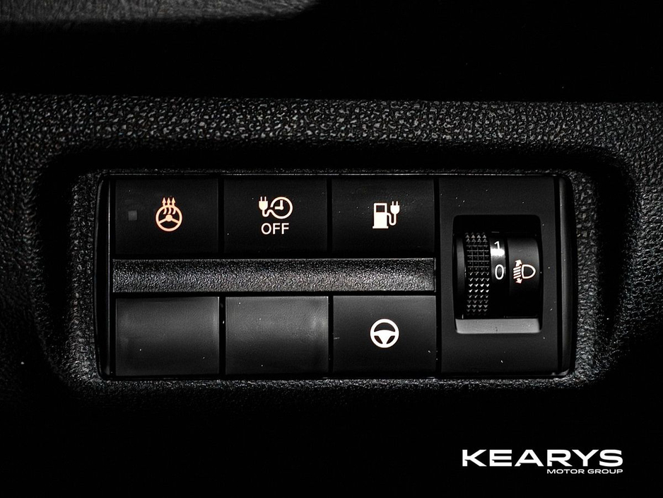 2025 Nissan Leaf - image 16