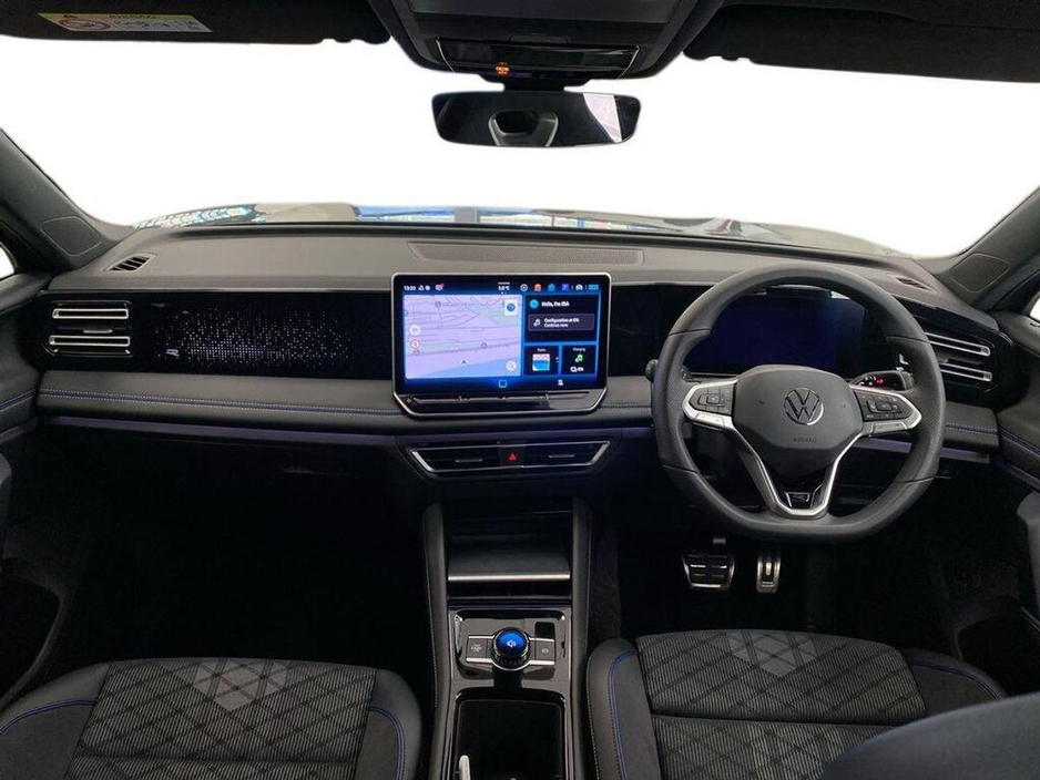 2025 Volkswagen Tiguan - image 6