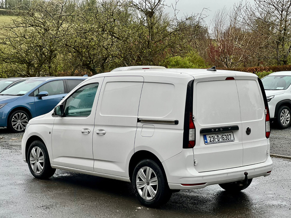 2023 Volkswagen Caddy - image 5