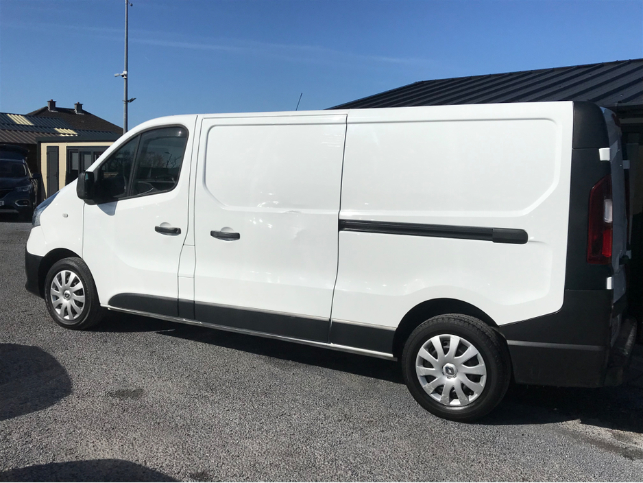 2019 Renault Trafic - image 8