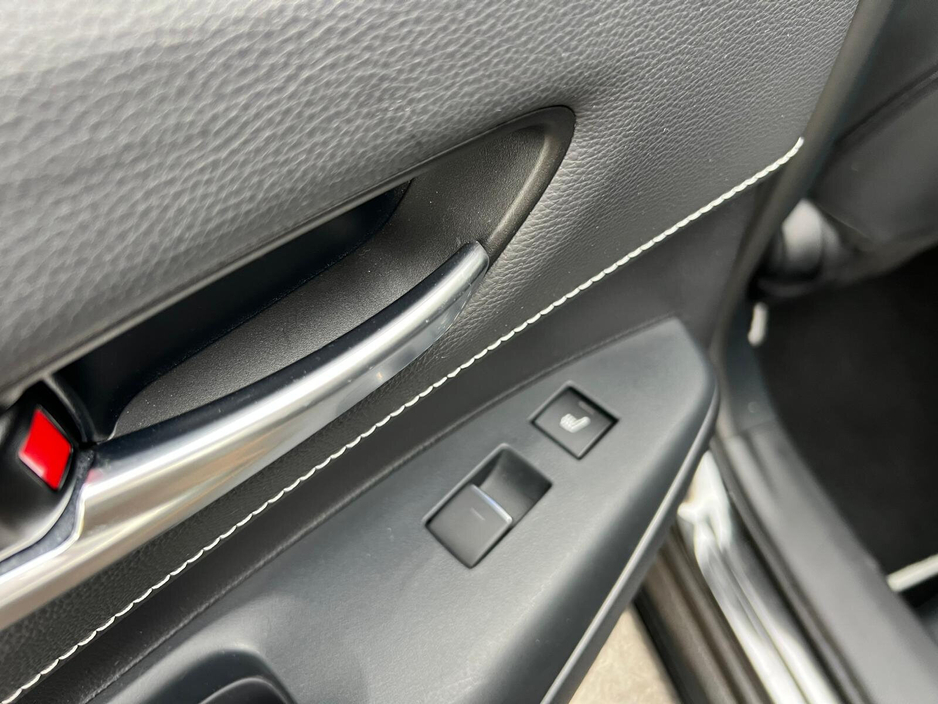 2023 Toyota Corolla - image 7