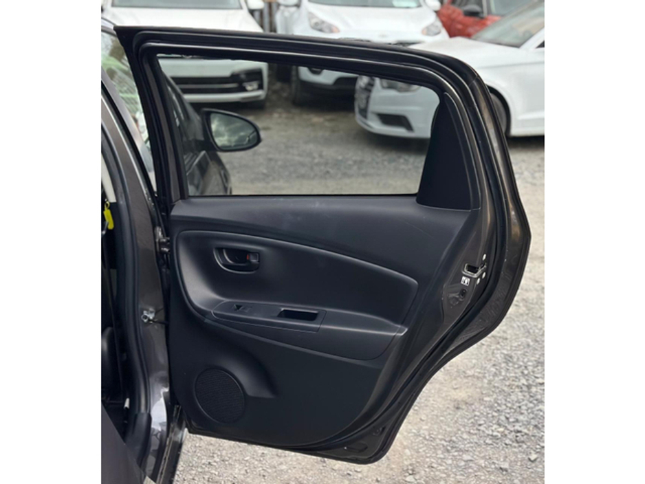 2017 Toyota Vitz /Yaris 1.0L Petrol Automatic (6236) €9,995