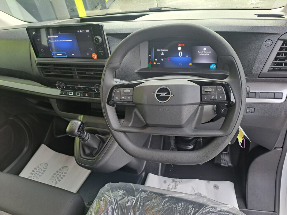 2025 Opel Vivaro - image 17
