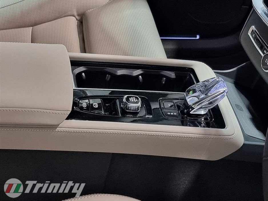 2025 Volvo XC90 * ULTRA * T8 2.0 PHEV * AWD * AUTOMATIC * STUNNING SUV * TRINITY VOLKSWAGEN *