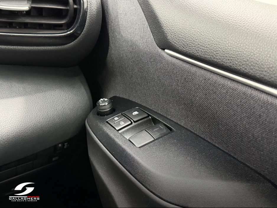 2024 Toyota Yaris - image 17