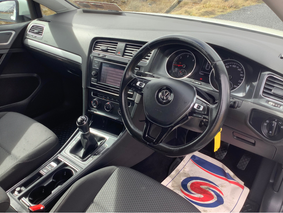 2017 Volkswagen Golf - image 5