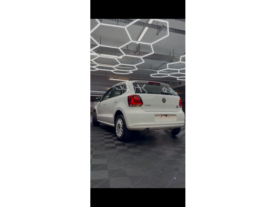 2014 Volkswagen Polo - image 4