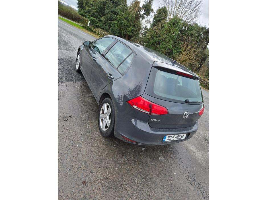 2016 Volkswagen Golf - image 2