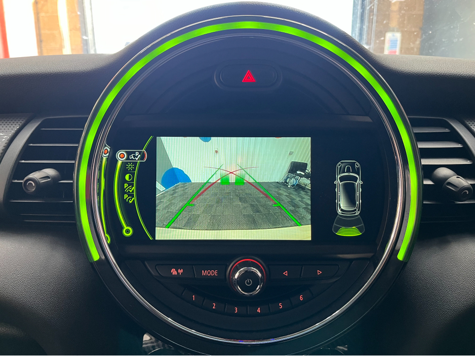 2017 MINI Cooper - image 17