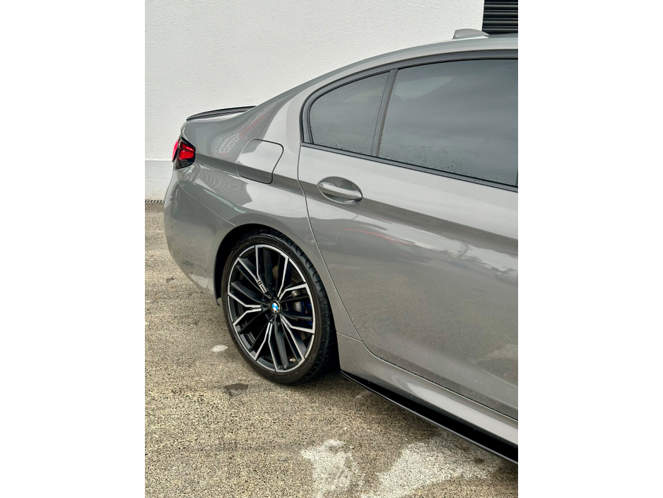 2021 BMW 5 Series - image 10