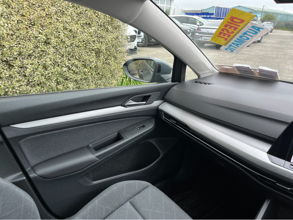 2022 Volkswagen Golf - image 15